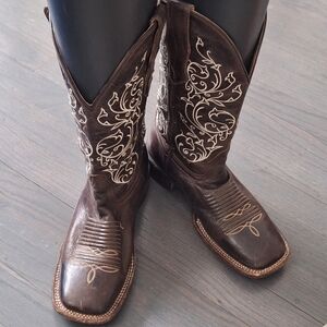 Camila Square Toe Western boots 5 1/2 - 7 US